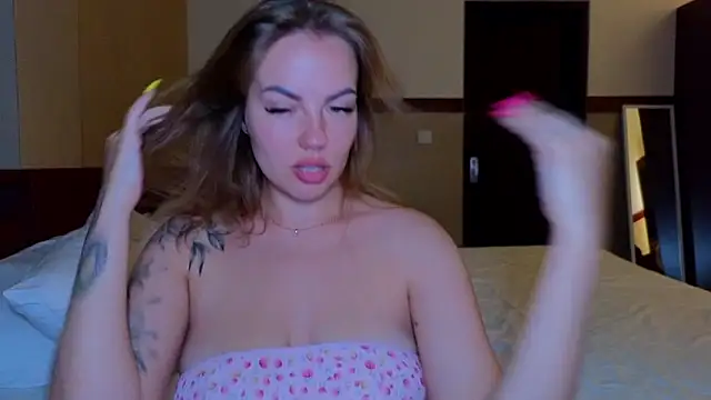EmilyRobbie online show from May 9, 2026, 3:04 pm