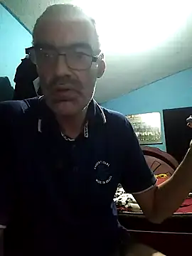 Snapshot of hugosafado333 chatting on March 22, 2025, 5:39 am hugosafado333 online show from March 22, 2025, 5:39 am