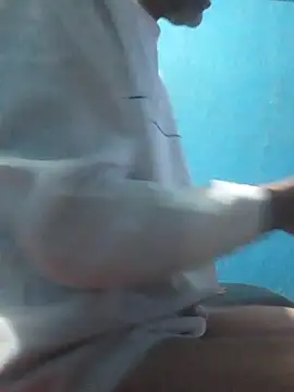 Snapshot of hugosafado333 chatting on October 5, 2025, 1:40 am hugosafado333 online show from October 5, 2025, 1:40 am