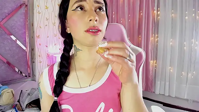 hanna  azumi online show from March 3, 2025, 8:19 am