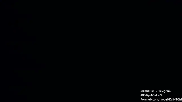 Snapshot of KaliTs chatting on November 23, 2025, 12:48 pm KaliTs online show from November 23, 2025, 12:48 pm