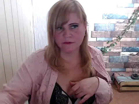 DaniellaKiss online show from October 1, 2025, 9:47 am