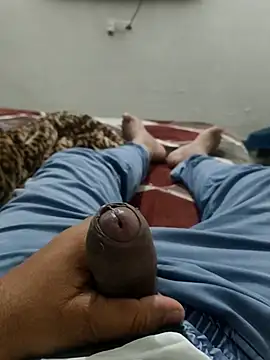 Snapshot of Gururonny07 chatting on February 18, 2026, 12:45 pm Gururonny07 online show from February 18, 2026, 12:45 pm