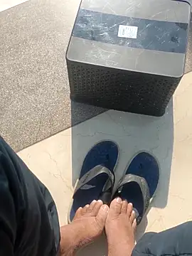 Snapshot of Gururonny07 chatting on March 4, 2026, 4:09 am Gururonny07 online show from March 4, 2026, 4:09 am