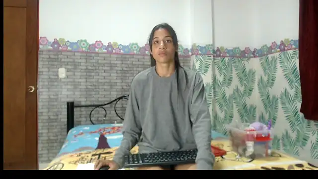 skinnycanella18 online show from March 12, 2025, 10:37 am