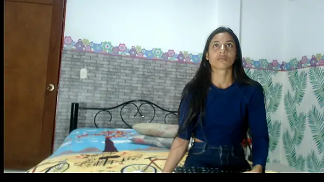 skinnycanella18 online show from March 7, 2025, 10:24 am