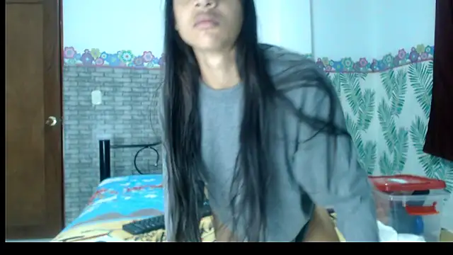 skinnycanella18 online show from March 5, 2025, 11:17 am