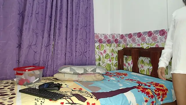 skinnycanella18 online show from January 22, 2025, 9:13 am