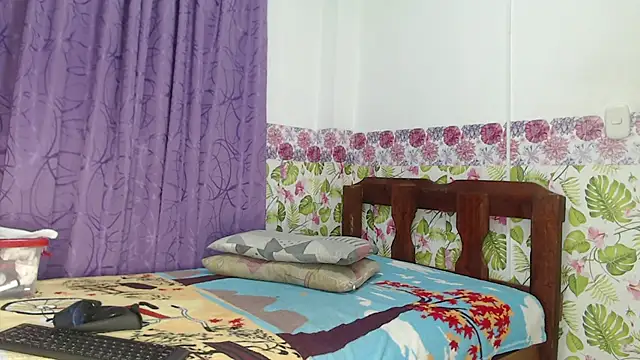 skinnycanella18 online show from January 21, 2025, 12:50 pm