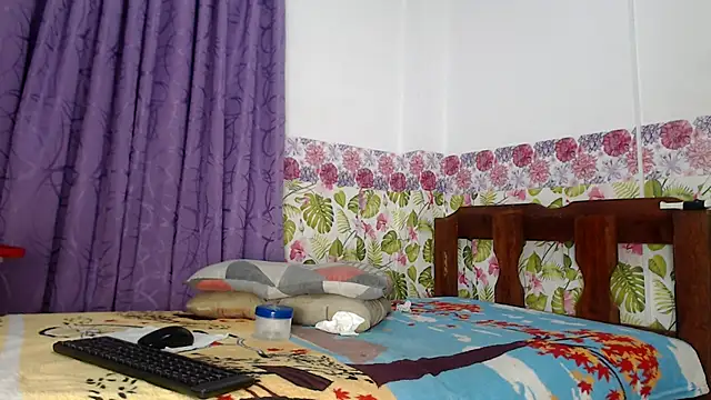 skinnycanella18 online show from February 1, 2025, 8:39 am