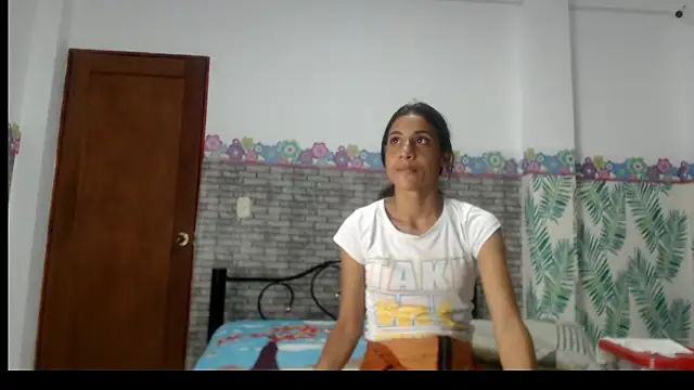 skinnycanella18 online show from March 10, 2025, 10:07 am