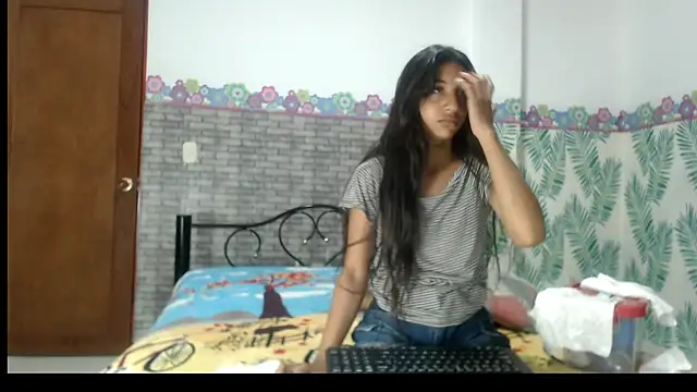 skinnycanella18 online show from March 20, 2025, 9:48 am