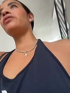 Laura fernandezII online show from April 10, 2026, 7:32 pm