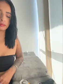 Snapshot of Laura_fernandezII chatting on May 20, 2026, 6:49 pm Laura fernandezII online show from May 20, 2026, 6:49 pm
