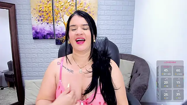 Snapshot of LenaRuiz_ chatting on April 25, 2026, 12:08 pm LenaRuiz online show from April 25, 2026, 12:08 pm