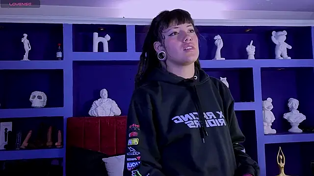 Snapshot of _sharlotte777 chatting on April 9, 2026, 2:56 pm sharlotte777 online show from April 9, 2026, 2:56 pm