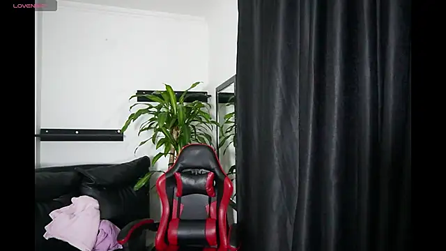 Snapshot of _sharlotte777 chatting on February 25, 2026, 1:11 pm sharlotte777 online show from February 25, 2026, 1:11 pm