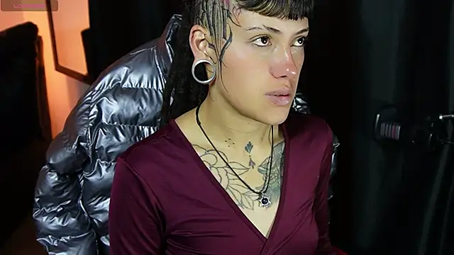 Snapshot of _sharlotte777 chatting on April 1, 2026, 2:14 pm sharlotte777 online show from April 1, 2026, 2:14 pm