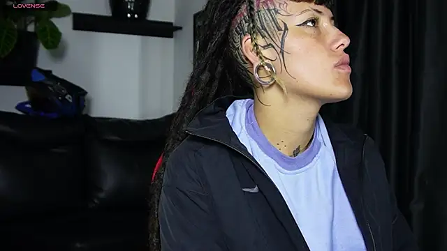 Snapshot of _sharlotte777 chatting on March 31, 2026, 2:08 pm sharlotte777 online show from March 31, 2026, 2:08 pm