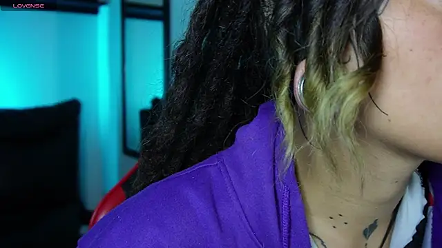 Snapshot of _sharlotte777 chatting on April 6, 2026, 1:56 pm sharlotte777 online show from April 6, 2026, 1:56 pm