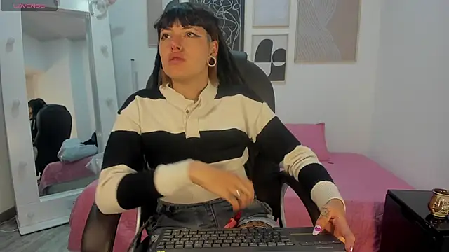 Snapshot of _sharlotte777 chatting on September 29, 2025, 1:50 pm sharlotte777 online show from September 29, 2025, 1:50 pm