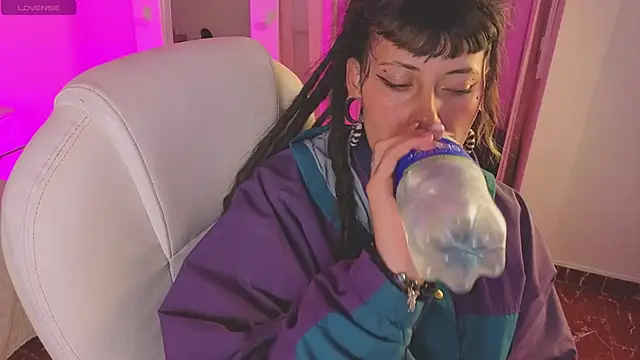 Snapshot of _sharlotte777 chatting on March 7, 2026, 5:14 am sharlotte777 online show from March 7, 2026, 5:14 am