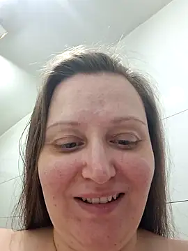 Snapshot of anna_claire chatting on June 24, 2026, 11:35 pm anna claire online show from June 24, 2026, 11:35 pm
