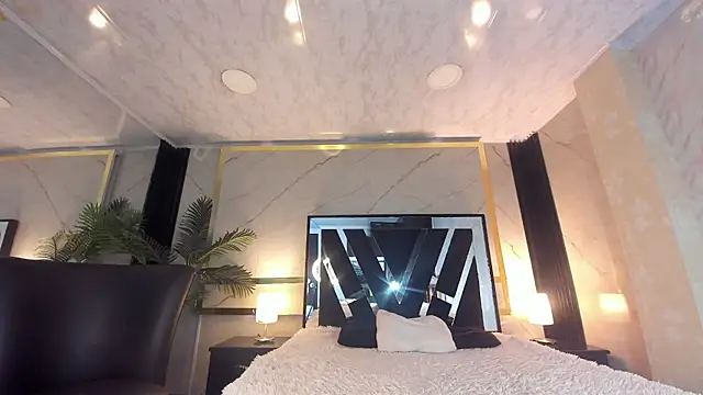 Snapshot of Princess_Violett chatting on November 28, 2025, 2:39 pm Princess Violett online show from November 28, 2025, 2:39 pm