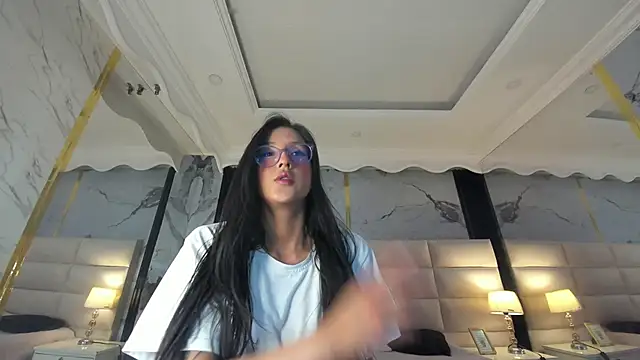 Snapshot of Princess_Violett chatting on September 11, 2025, 2:39 pm Princess Violett online show from September 11, 2025, 2:39 pm