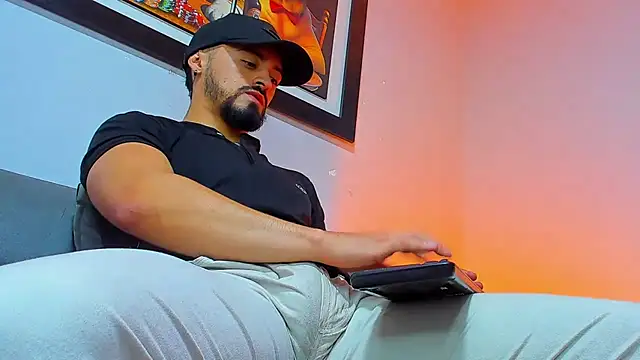 MAXIMUS MASTE3 online show from November 5, 2025, 8:45 pm