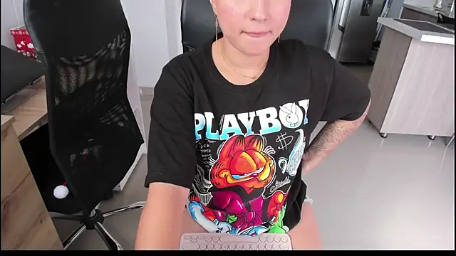 MiaPetit  online show from December 11, 2024, 7:46 pm