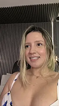 MiaPetit  online show from December 3, 2025, 8:19 pm