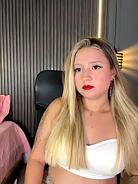 MiaPetit  online show from September 13, 2025, 11:38 pm