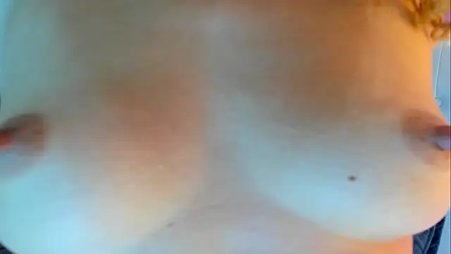 Snapshot of Charlotte11-11 chatting on April 10, 2026, 3:52 pm Charlotte11-11 online show from April 10, 2026, 3:52 pm