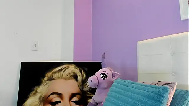 Snapshot of Charlotte11-11 chatting on April 15, 2026, 3:49 pm Charlotte11-11 online show from April 15, 2026, 3:49 pm