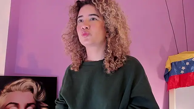 Snapshot of Charlotte11-11 chatting on March 18, 2026, 3:57 pm Charlotte11-11 online show from March 18, 2026, 3:57 pm