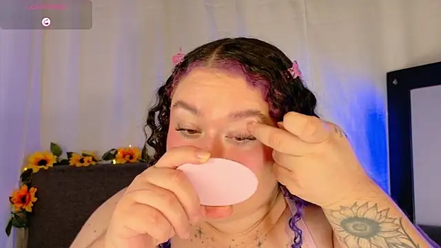 lunitaa0 online show from March 8, 2026, 8:56 pm