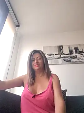 Snapshot of Latiinvenushot chatting on March 14, 2026, 11:38 am Latiinvenushot online show from March 14, 2026, 11:38 am