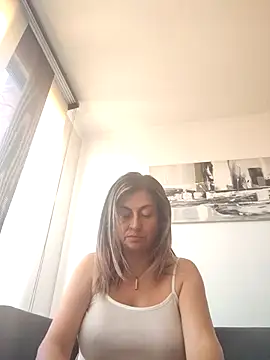 Snapshot of Latiinvenushot chatting on March 22, 2026, 2:18 pm Latiinvenushot online show from March 22, 2026, 2:18 pm