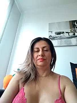 Snapshot of Latiinvenushot chatting on October 10, 2025, 2:18 pm Latiinvenushot online show from October 10, 2025, 2:18 pm