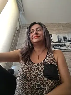 Snapshot of Latiinvenushot chatting on May 27, 2026, 5:09 pm Latiinvenushot online show from May 27, 2026, 5:09 pm
