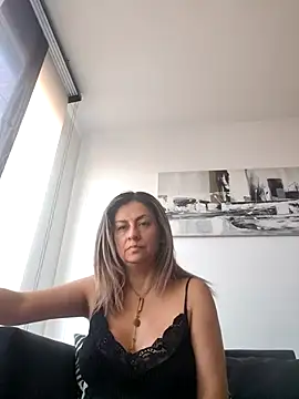 Snapshot of Latiinvenushot chatting on March 25, 2026, 1:43 pm Latiinvenushot online show from March 25, 2026, 1:43 pm