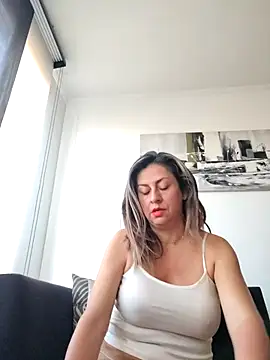 Snapshot of Latiinvenushot chatting on March 7, 2026, 11:59 am Latiinvenushot online show from March 7, 2026, 11:59 am