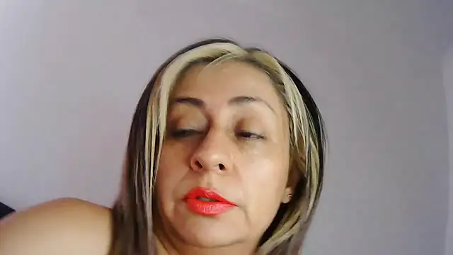 Snapshot of Latiinvenushot chatting on March 19, 2025, 3:51 pm Latiinvenushot online show from March 19, 2025, 3:51 pm