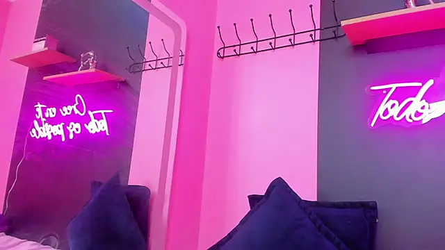 Sofi Fox  online show from March 12, 2025, 7:25 pm