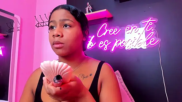 Sofi Fox  online show from March 21, 2025, 1:23 pm