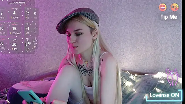 mischellemeow13 online show from December 5, 2024, 8:49 am