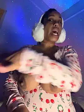 loveluna8 online show from December 16, 2025, 9:35 am