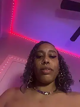 loveluna8 online show from December 3, 2025, 1:28 am