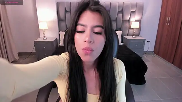 Snapshot of sarita_evanss chatting on November 14, 2025, 3:21 am sarita evanss online show from November 14, 2025, 3:21 am